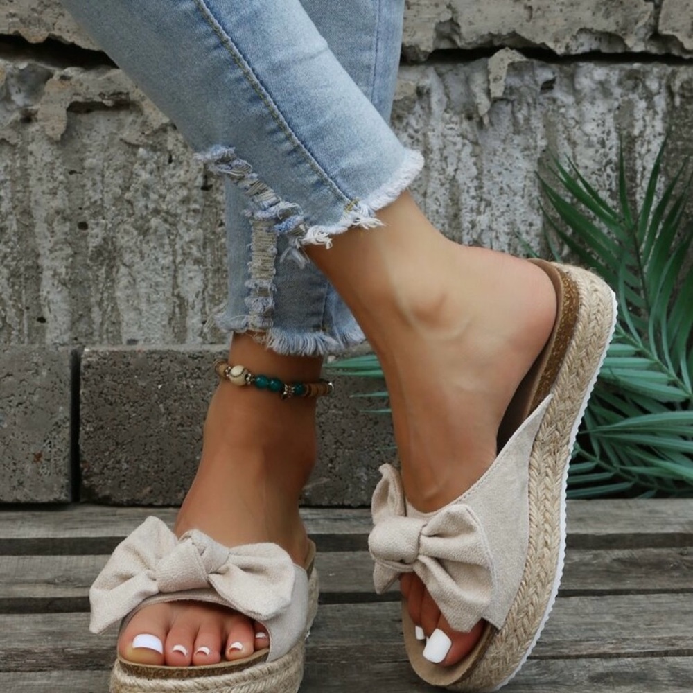 SHEIN Cream Minimalist Slip-On Sandals